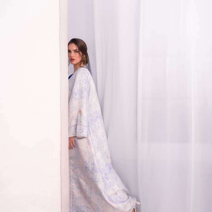 The Dune linen abaya in ivory